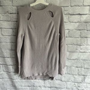 PREOWNED EXPRESS LILAC PURPLE CUT OUT TUNIC SWEATER WOMENS XS